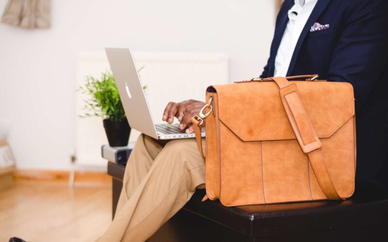 How to Choose a Leather Laptop Bag?